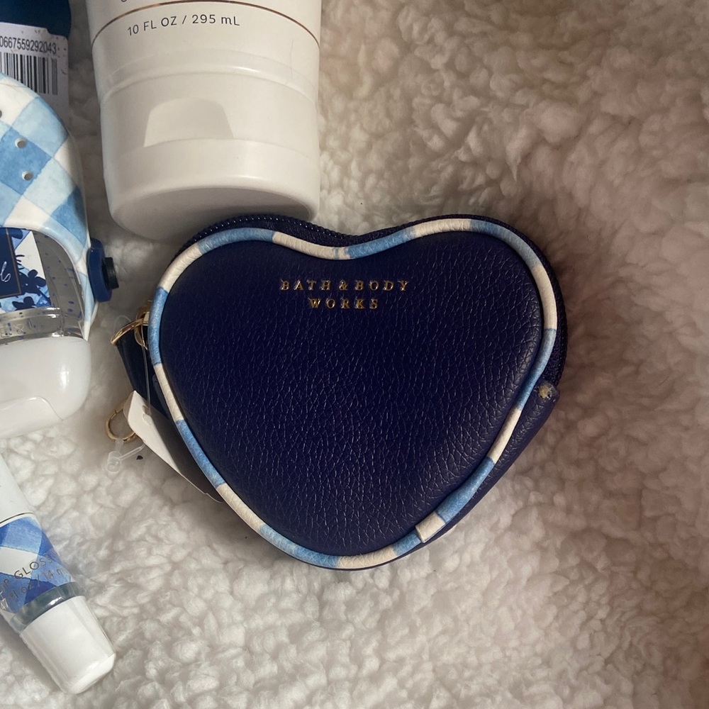 Bath & Body Works Gingham Blue and White Collection - Picture 5 of 6